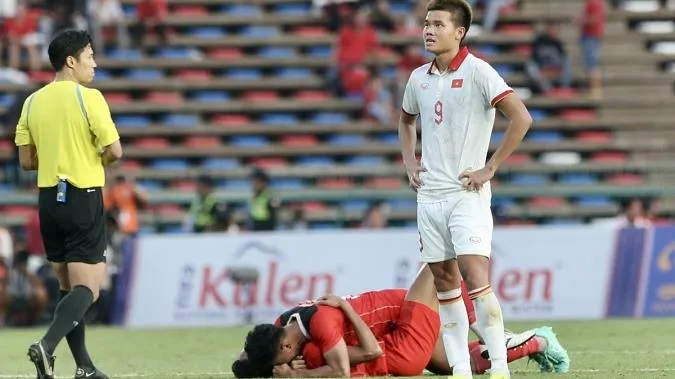 Bán kết bóng đá nam SEA Games 32: U22 Việt Nam thành cựu vương