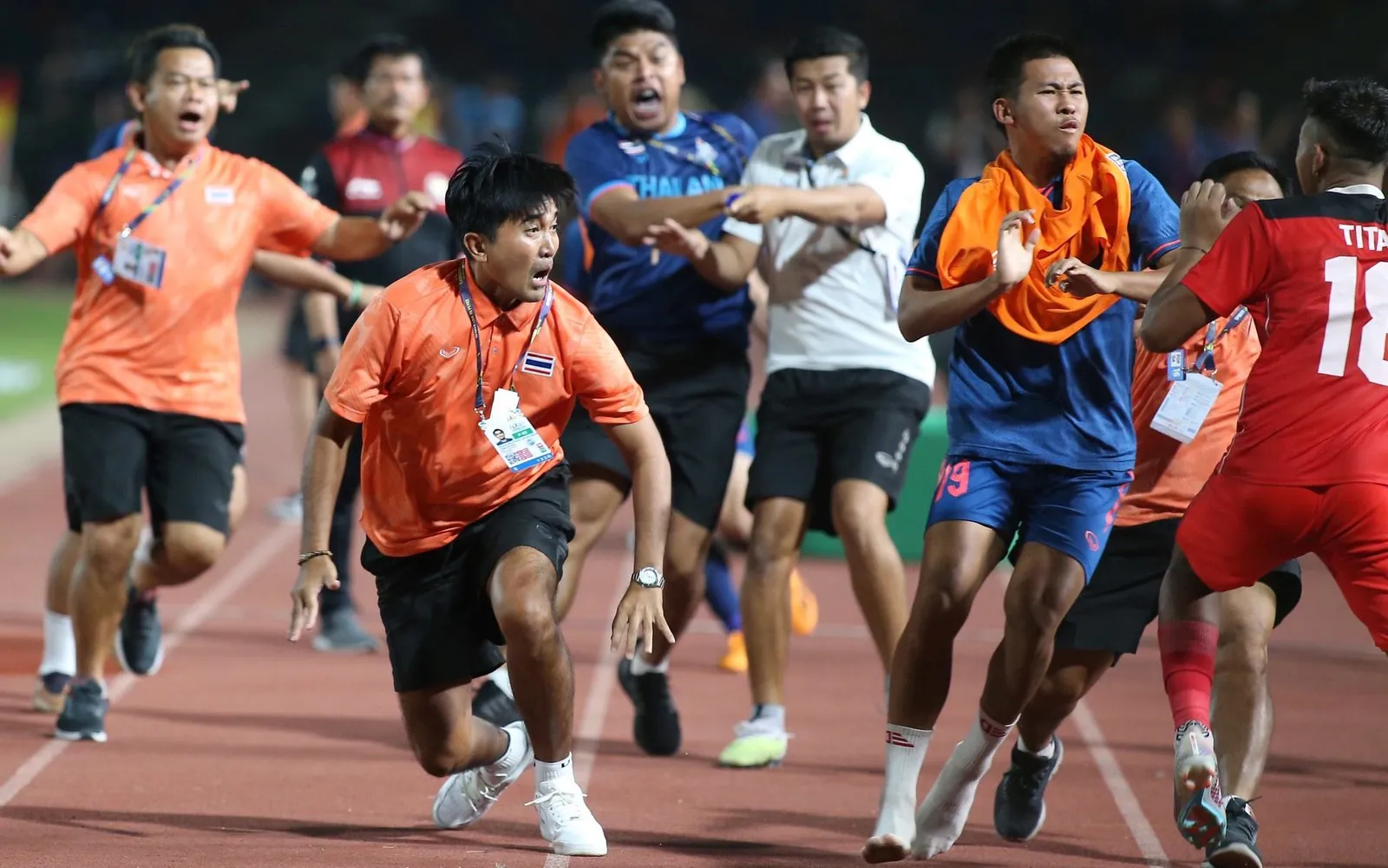 U22 Indonesia lên ngôi vương SEA Games 32 trong trận đấu có tới 7 thẻ đỏ