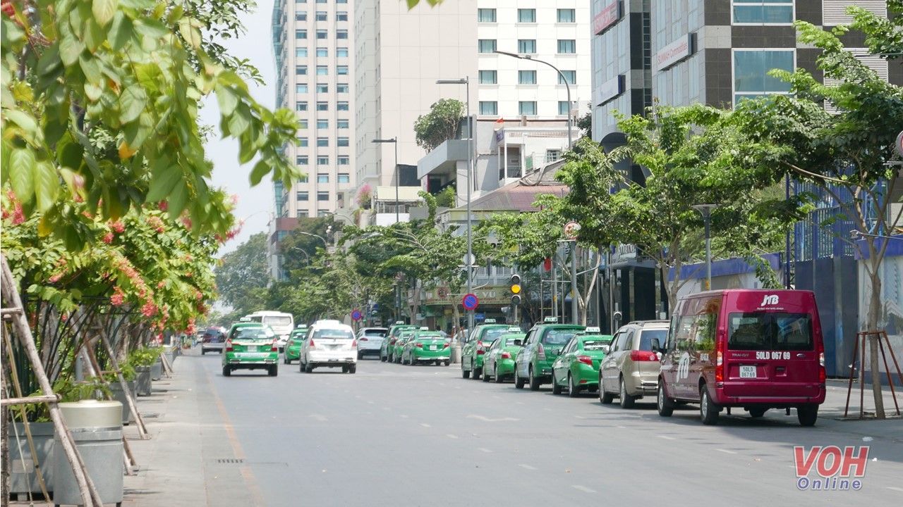 TPHCM: Yêu cầu xử lý nghiêm vi phạm thu phí đậu xe trên đường