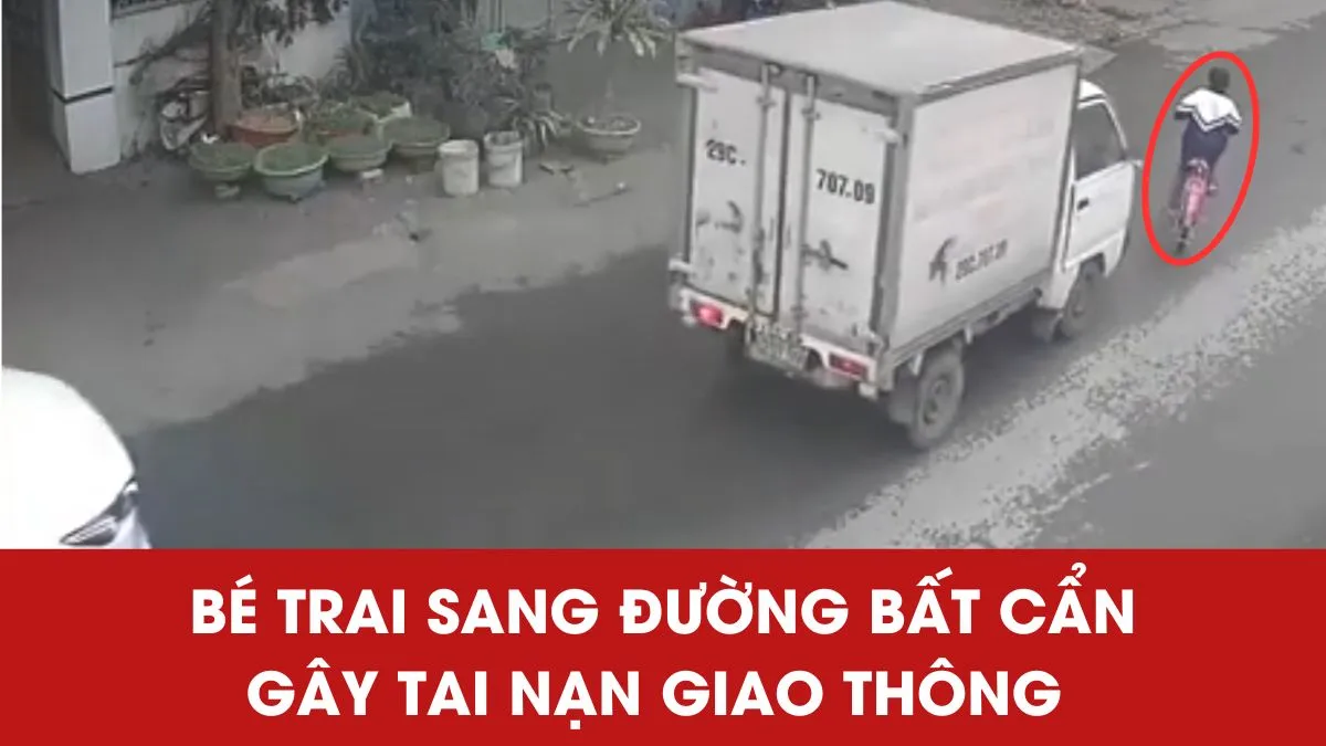 Bé trai sang đường bất cẩn khiến 2 xe phía sau va chạm