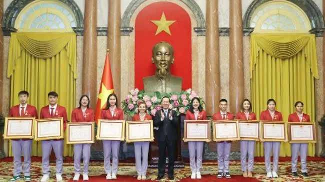 Chủ tịch nước biểu dương các gương mặt tiêu biểu của Thể thao Việt Nam tại SEA Games 32