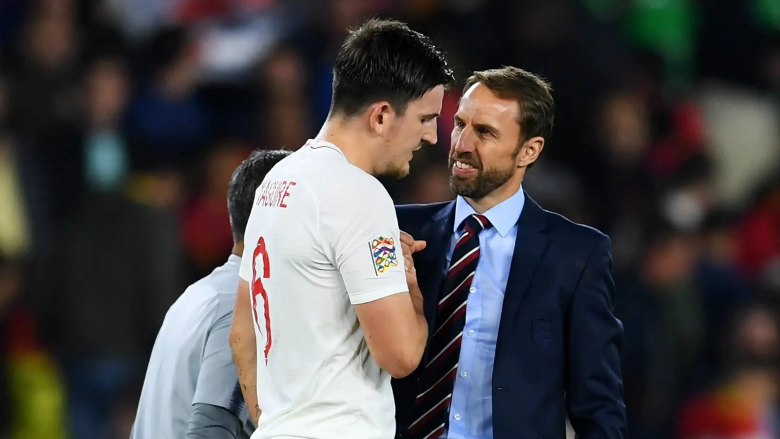 Harry Maguire bị HLV Southgate cảnh báo: “Không thể tiếp diễn mãi mãi”