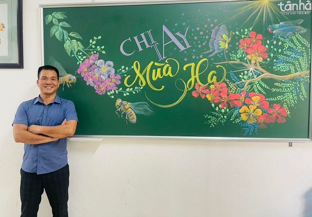 Chân dung thầy giáo biến tấm bảng đen trở thành loạt tranh vẽ khiến cộng đồng mạng phát sốt