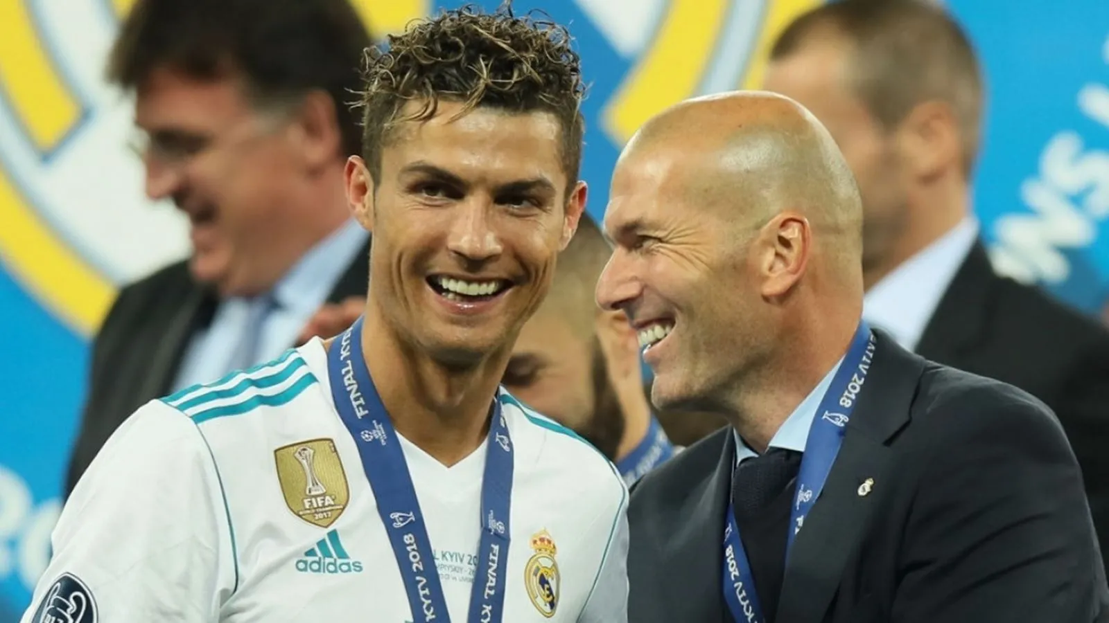 Zidane có hành động phũ phàng với Ronaldo