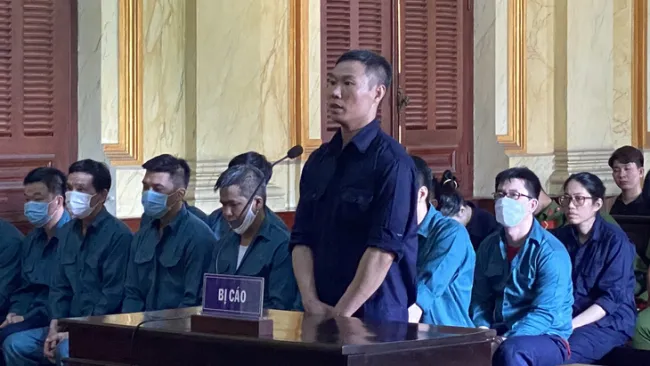 Cựu cảnh sát kinh tế buôn lậu hàng ngàn container lãnh 13 năm tù