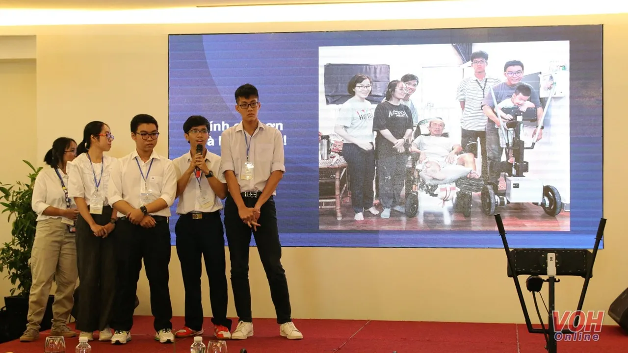 Thiết bị hỗ trợ người bị liệt tập đứng đạt giải nhất cuộc thi “IU STARTUP DEMO DAY 2023”
