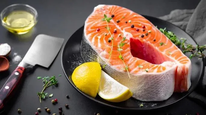 Cá hồi có phải là “thịt đỏ” nên ăn hạn chế không?