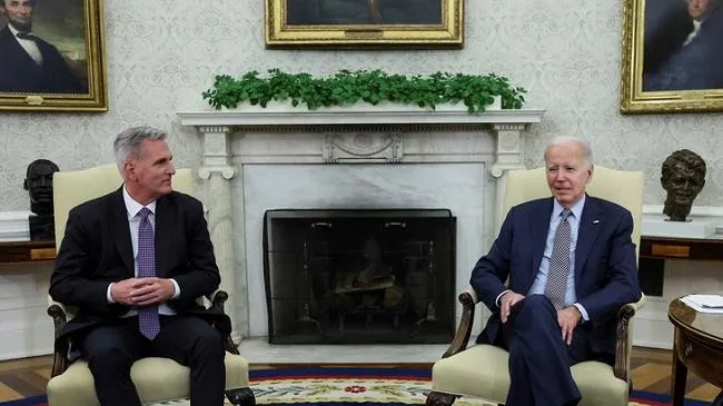 Tổng thống Biden và nghị sĩ McCarthy hoàn thành thỏa thuận về nguyên tắc nâng trần nợ công