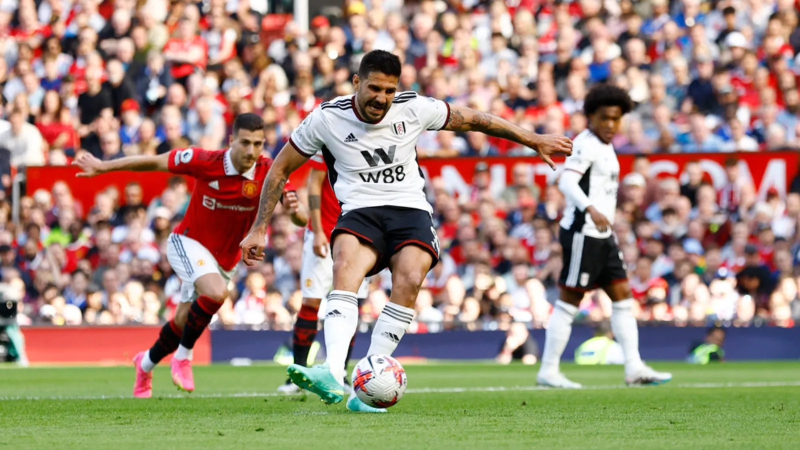 Aleksandar Mitrovic nhận thành tích buồn trong trận cuối cùng của mùa giải