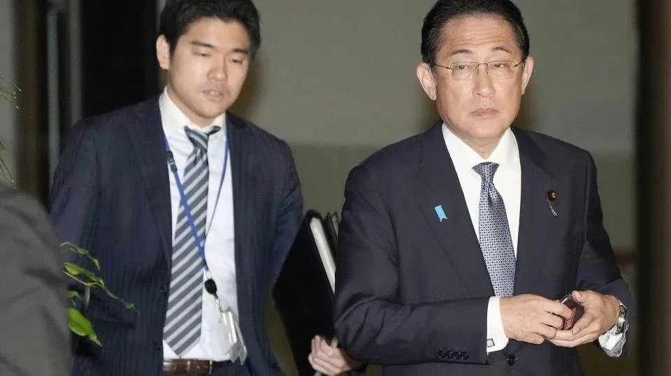 Con trai Thủ tướng Nhật Bản bị cách chức vì dự tiệc tại dinh thự chính thức