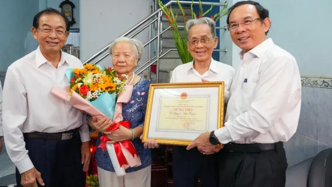 Bí thư Nên: Mong các bậc cao niên tiếp tục đóng góp cho sự phát triển của xã hội