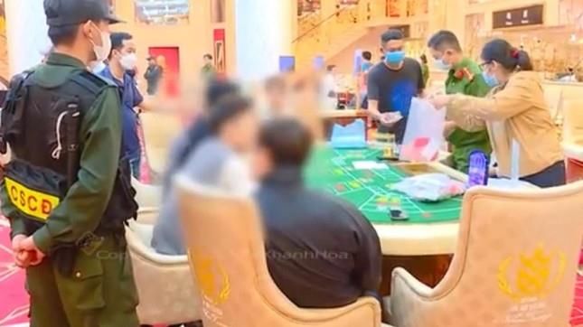 Nha Trang: Phá sòng bạc trong tầng hầm khách sạn 5 sao