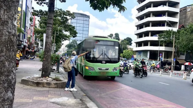 TPHCM: Khôi phục tuyến bến xe buýt 61, điều chỉnh thời gian hoạt động tuyến 72-1
