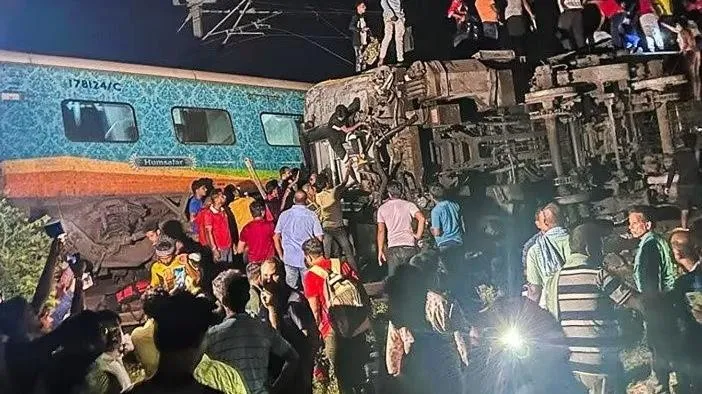 Tin thế giới sáng 3/6: Hơn 1.000 người thương vong vì tai nạn tàu hỏa ở Ấn Độ | Nga cáo buộc Mỹ giám sát iPhone