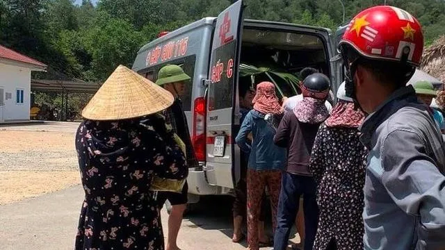 3 người đi lấy mật, một người bị ong rừng đốt chết