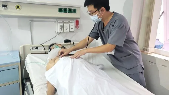 Điểm tin trưa 4/6: Thuê ô tô nóng theo đường cao tốc | Nhập viện vì ăn nấm từ xác nhộng ve sầu