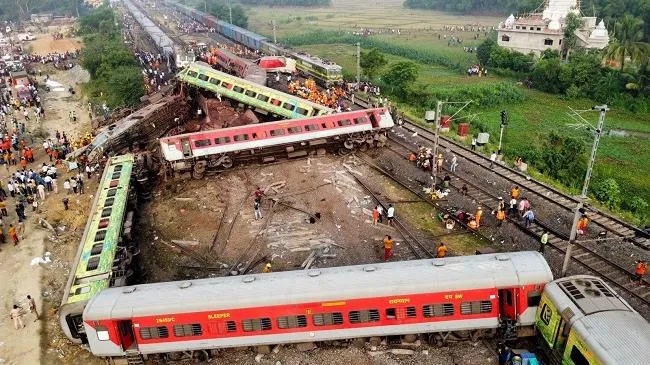 Xác định nguyên nhân vụ tai nạn tàu hỏa ở Ấn Độ khiến gần 300 người chết