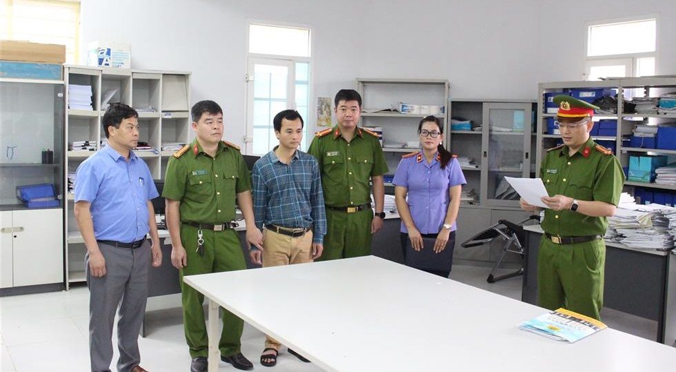 Khởi tố Phó Giám đốc Trung tâm nghiên cứu khoa học và chuyển giao công nghệ Trường Đại học Tây Bắc