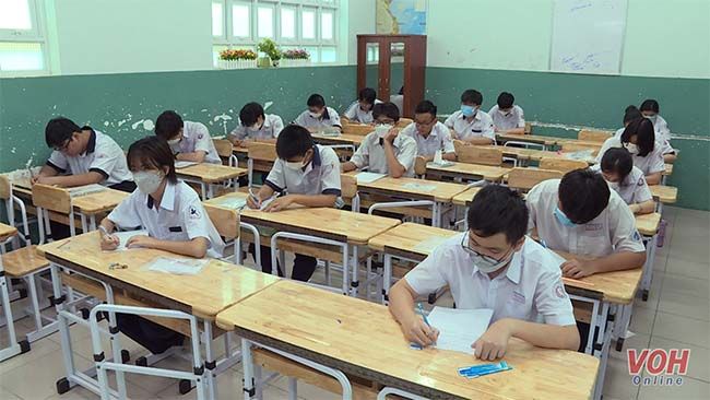 396 thí sinh vắng thi môn Toán sáng 7/6