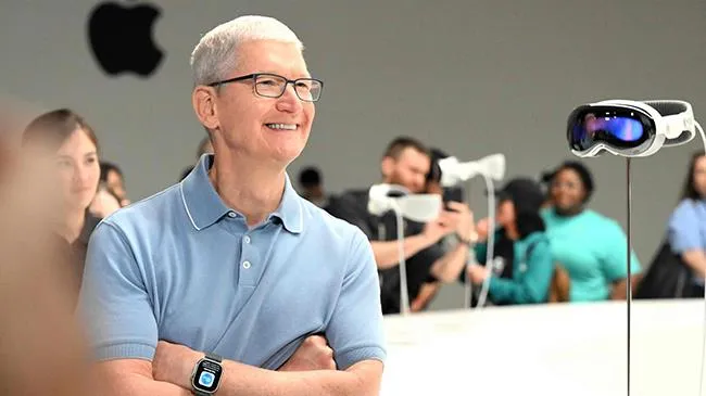 Tim Cook bị chỉ trích vì không đeo Vision Pro trong sự kiện ra mắt sản phẩm mới