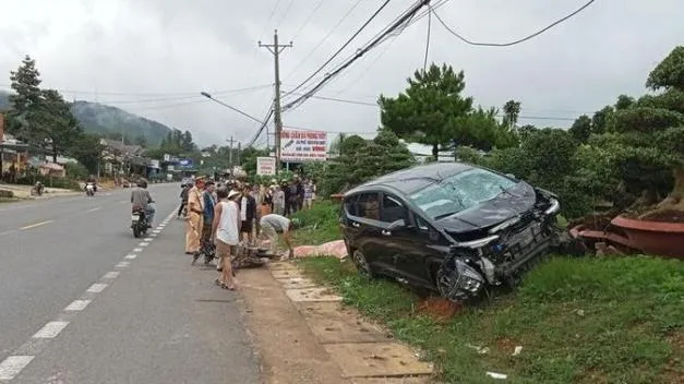 Ôtô tông trực diện xe máy, 2 người thương vong