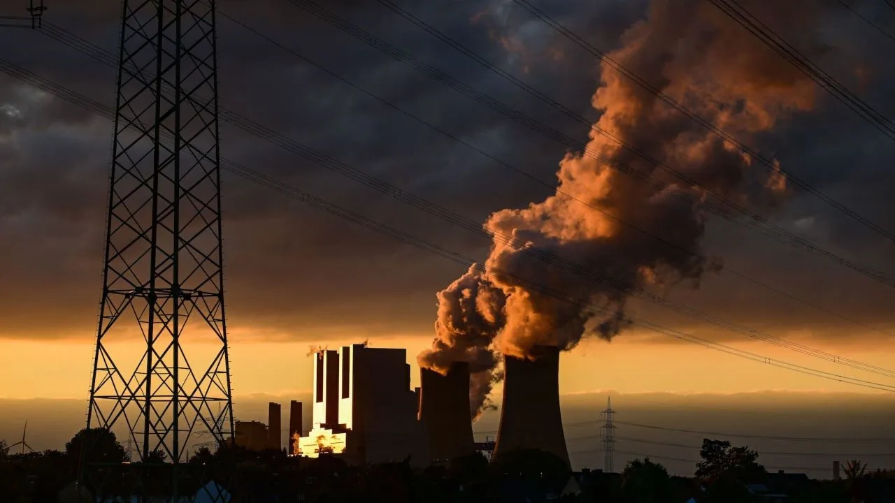 Eurozone trượt vào suy thoái