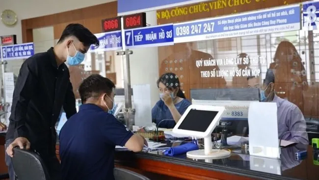 Cán bộ, công chức cấp xã phải có trình độ đại học trở lên