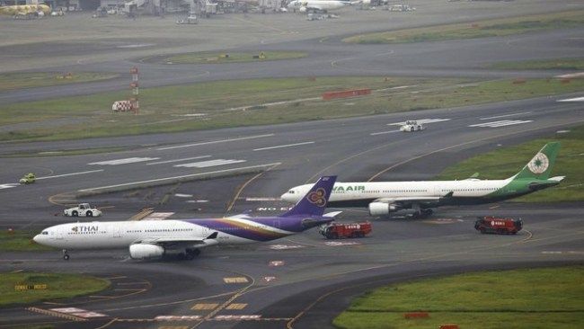 Nhật Bản: Đóng cửa đường băng sân bay Haneda do va chạm hai máy bay