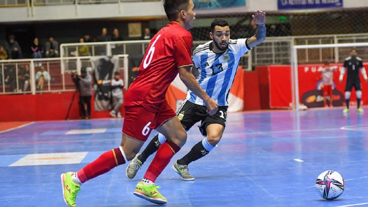 Tuyển futsal Việt Nam thua đậm trận giao hữu đầu tiên với Á quân thế giới