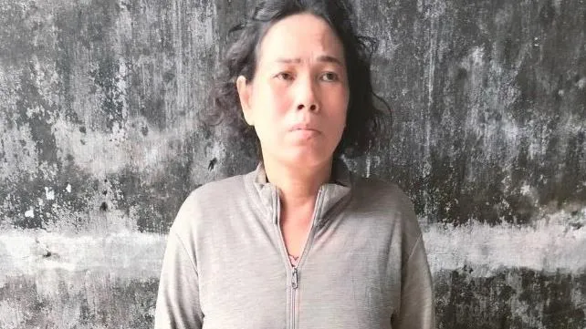 Tạm giữ người phụ nữ giật 117 tờ vé số của cụ già ngồi xe lăn