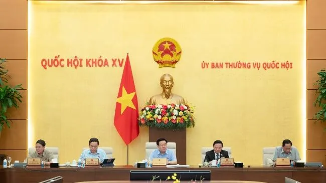 Chủ tịch Quốc hội: sớm hoàn thiện dự thảo nghị quyết cơ chế vượt trội cho TPHCM