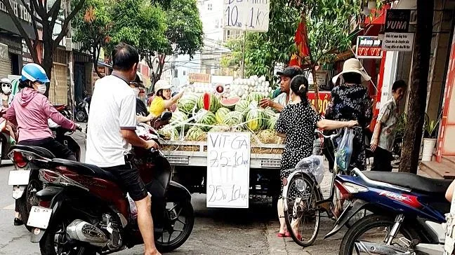 TPHCM: Ưu tiên mục đích giao thông khi thu phí lòng đường, vỉa hè