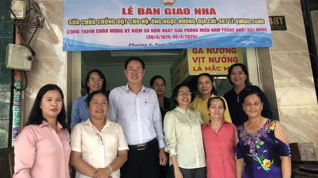TPHCM bàn giao 2 công trình sửa chữa nhà tình thương tại Quận 6