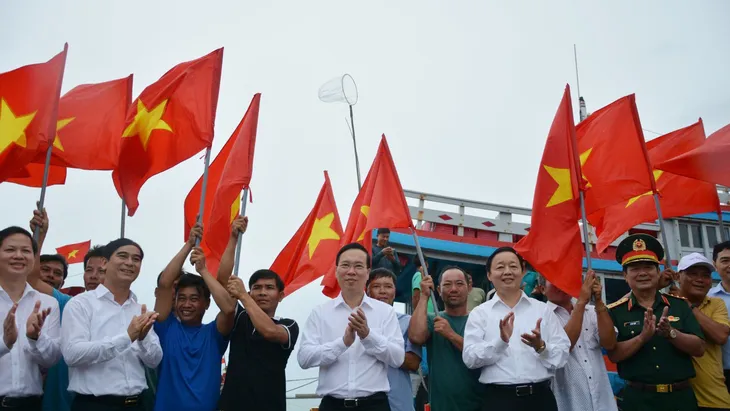 Chủ tịch nước Võ Văn Thưởng thăm và làm việc tại đảo Phú Quý