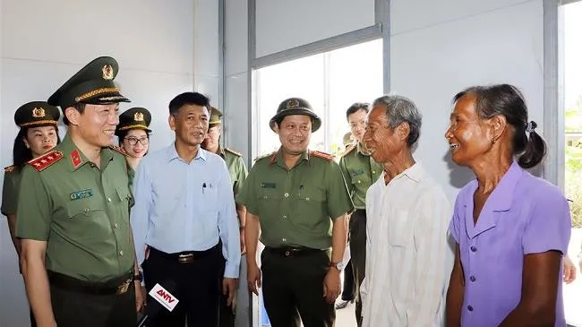 Bộ Công an xây 1.200 căn nhà cho người nghèo