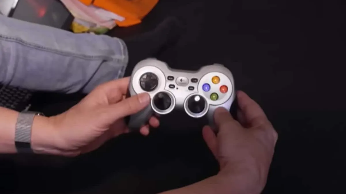 Tàu lặn mất tích được điều khiển bởi tay cầm chơi game có giá 30 đô la?