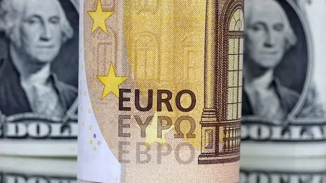 Euro và bảng Anh suy yếu so với đô la Mỹ sau một loạt dữ liệu kinh tế