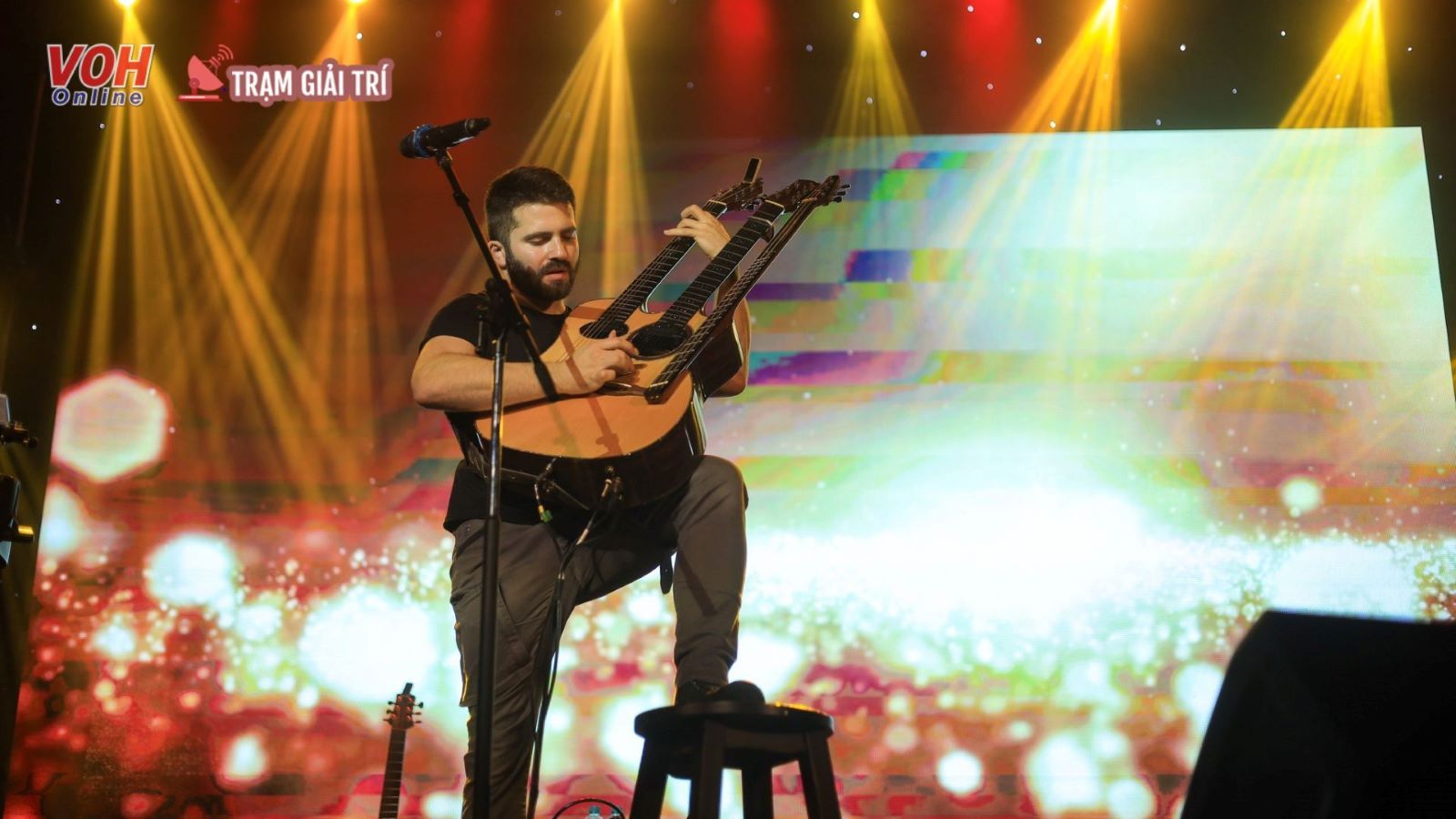 Concert Luca Stricagnoli Live in Vietnam: Bữa tiệc âm nhạc hoàn hảo với những miếng hài duyên dáng