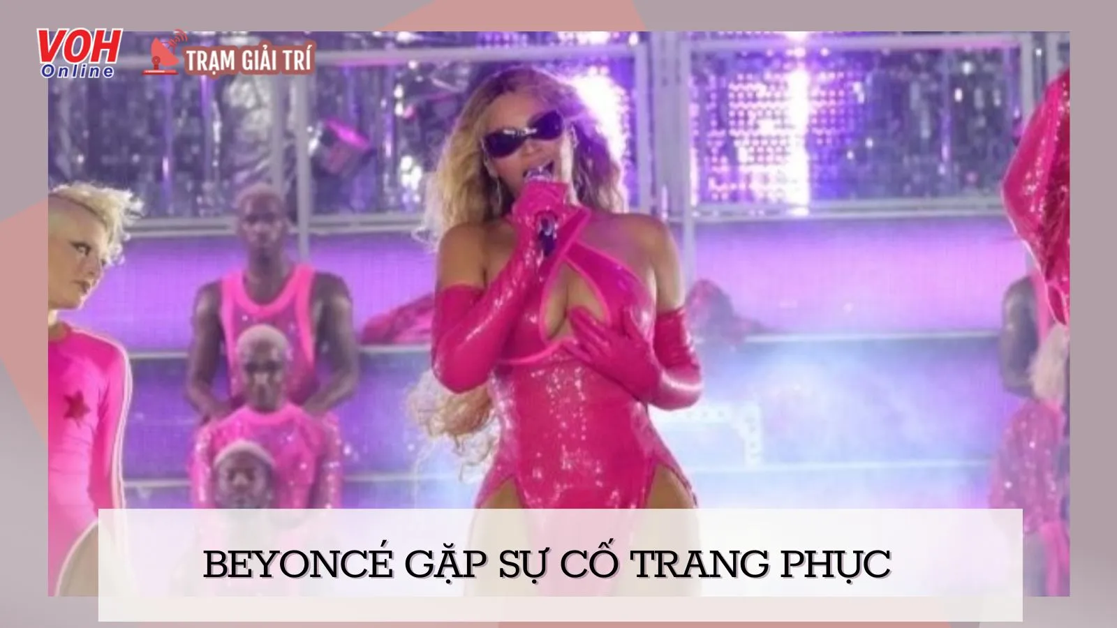 Mặc trang phục hở bạo, Beyoncé gặp sự cố ngay trong lúc trình diễn