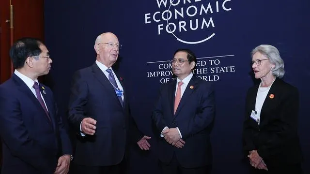 Thủ tướng Phạm Minh Chính tiếp Chủ tịch Diễn đàn Kinh tế Thế giới Klaus Schwab