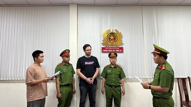 Khởi tố 1 người Nga điều hành 6 công ty hoạt động tín dụng đen qua app