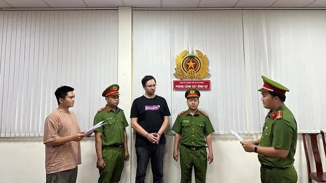 Khởi tố 1 người Nga điều hành 6 công ty hoạt động tín dụng đen qua app