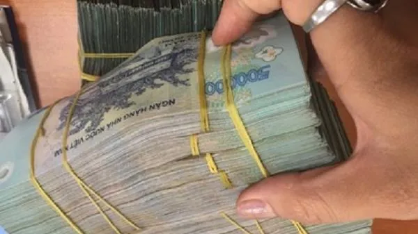 Vờ trúng số cho tiền cụ già, chiếm đoạt hàng trăm triệu