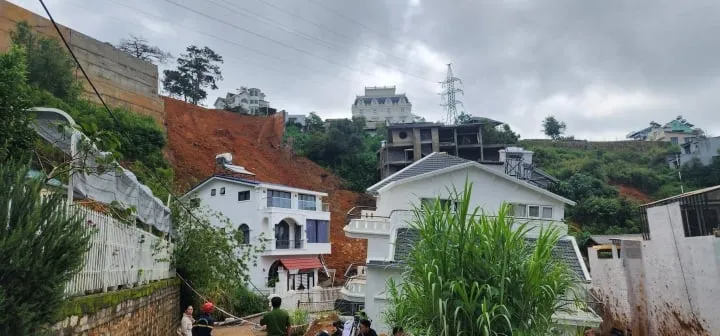 Sạt lở đất nghiêm trọng tại Đà Lạt sau cơn mưa, nhiều người mất tích