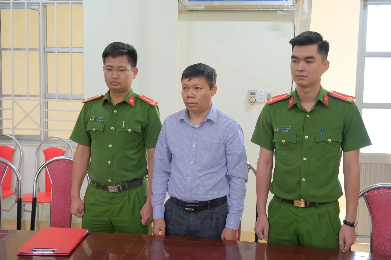 Khởi tố 3 thành viên tổ quản lý Chợ tạm Sông Bằng
