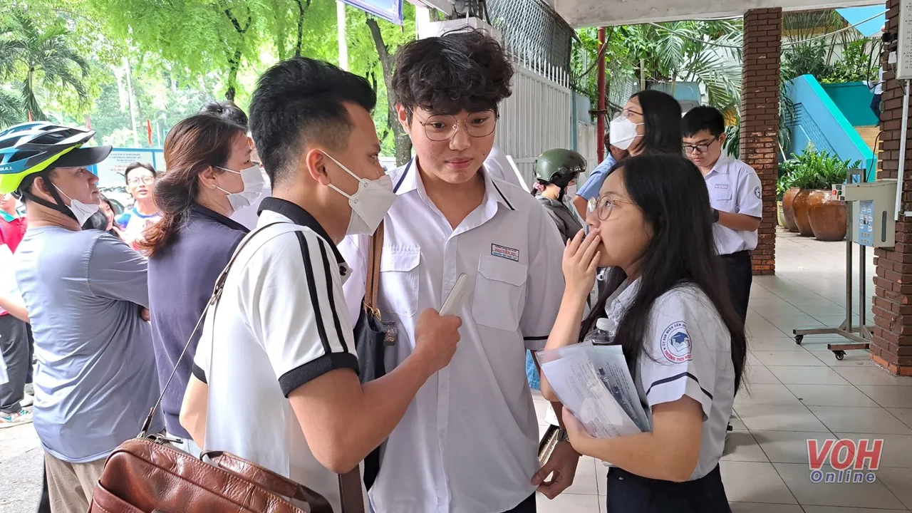 Điểm chuẩn lớp 10 TPHCM: Tốp trên tăng nhẹ, tốp dưới thấp quá