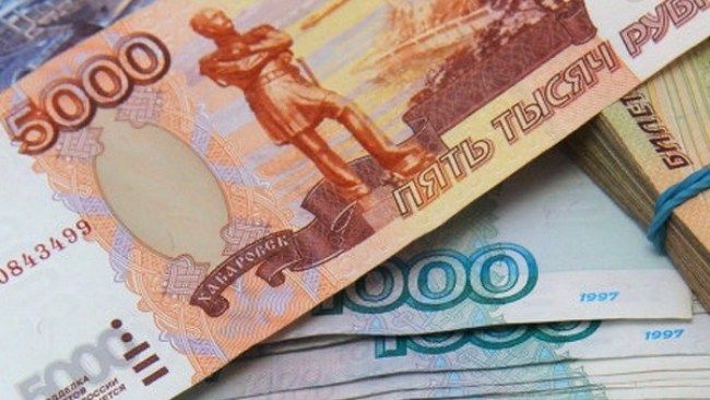 Đồng ruble Nga mất giá mạnh trên thị trường ngoại hối so với USD