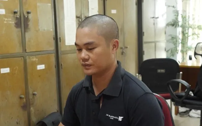 Mới ra tù đã đi cướp điện thoại di động