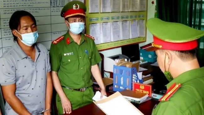 Bắt tạm giam một cán bộ Viện KSND tỉnh Quảng Bình