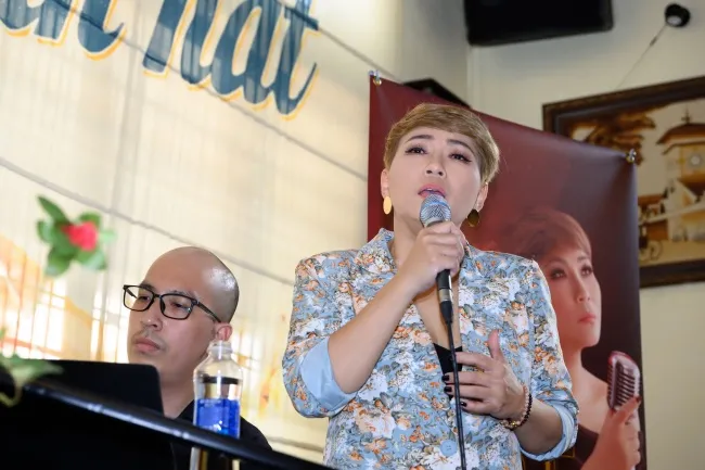 “Sầu nữ phòng trà” Hương Giang làm liveshow kỷ niệm 25 năm ca hát